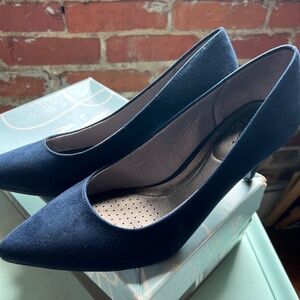 NWOTLife Stride  Sevyn Navy Micro Suede, size 9W